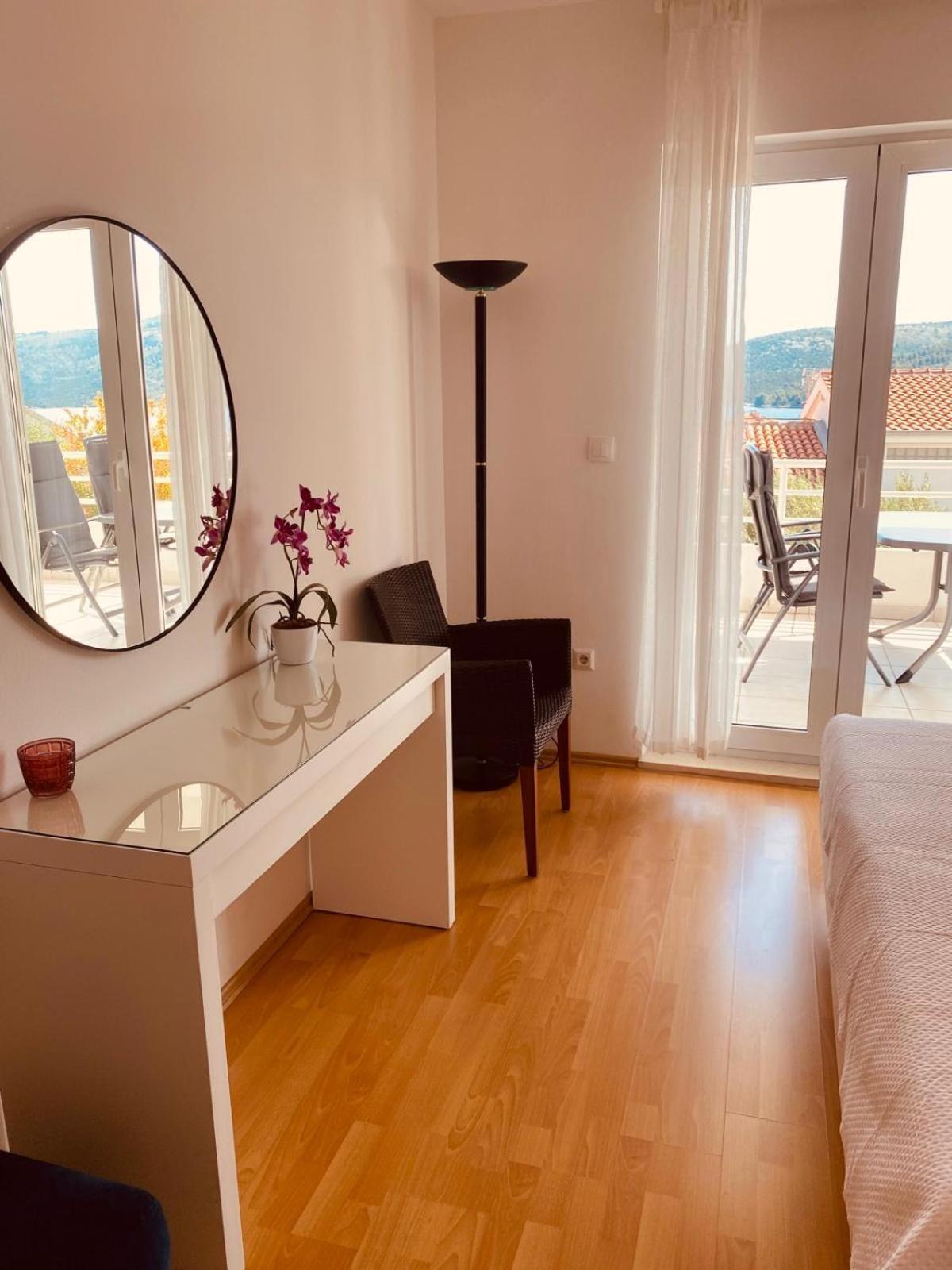 Apartamento House Agradable Seget Vranjica Exterior foto